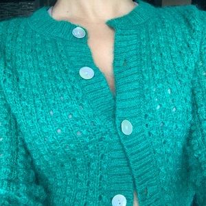 Adorable green knit Aritzia cropped cardigan sweater
